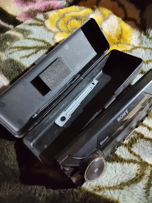 Продам автомагнитолу SONY