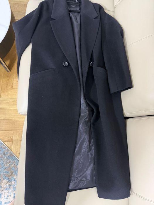 Пальто черного цвета