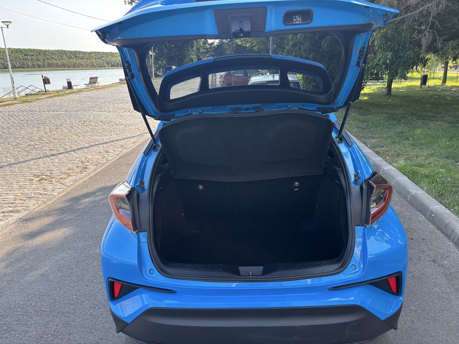 13600€+TVA Toyota C-HR 1.8 Hybrid 118618km Garantie extinsa Toyota pana la 200.000km unic proprietar.