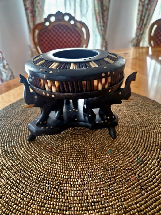 Decoratiune africana lemn abanos  si os ,  centru de masa