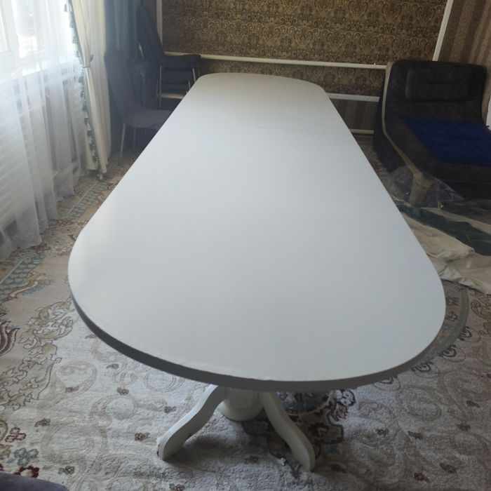 Стол гостинной...