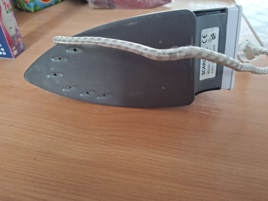 Утюг для одежды.