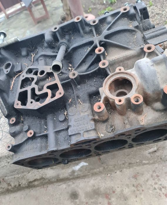 Chiuloasa bloc motor audi a4 b6 1.9tdi 131 cp oglinda mocheta grile