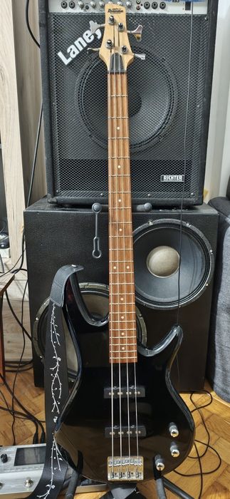 Vând combo chitară bass Laney RB3 65 W
