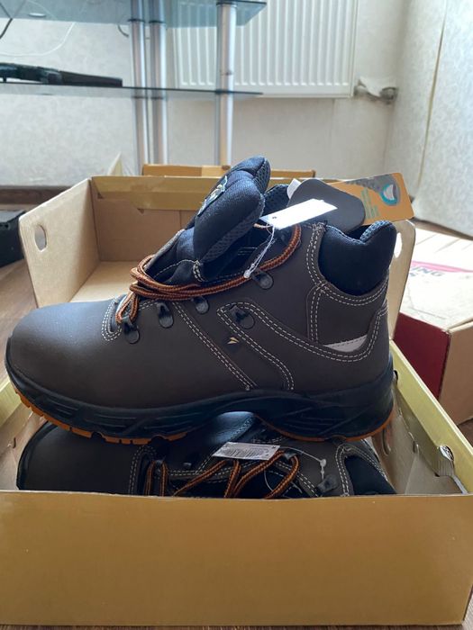 Продам спец обувь срочно!