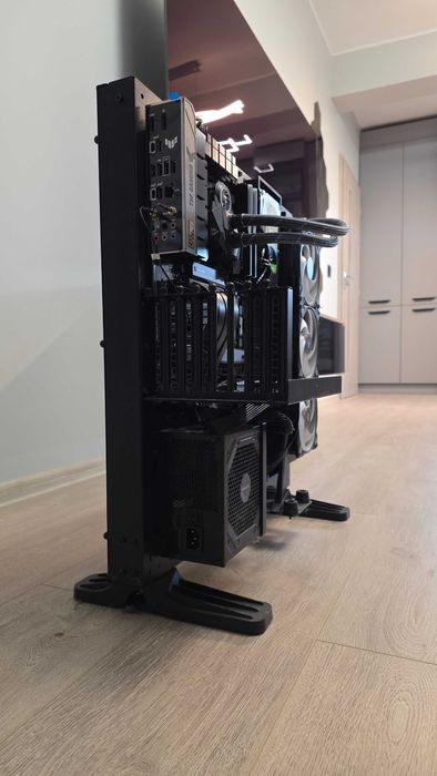 Комбо Кутия с дъно, захранване и охладител.