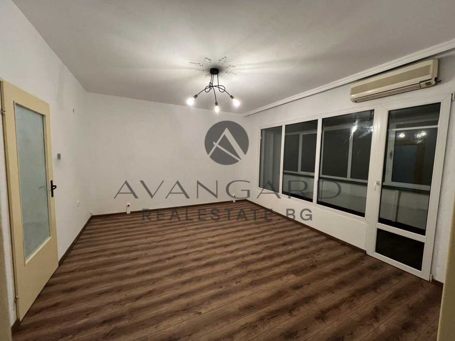 Продава се Тристаен апартамент в Пловдив, Кючук Париж - 80 кв.м за 2185 €/кв.м - Снимка #1