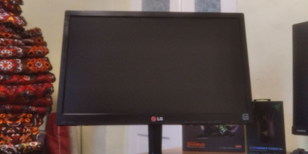 19 дюймовый монитор от компании LG