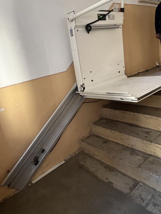 Elevator trepte pt persoane cu dizabilitati (handicap)
