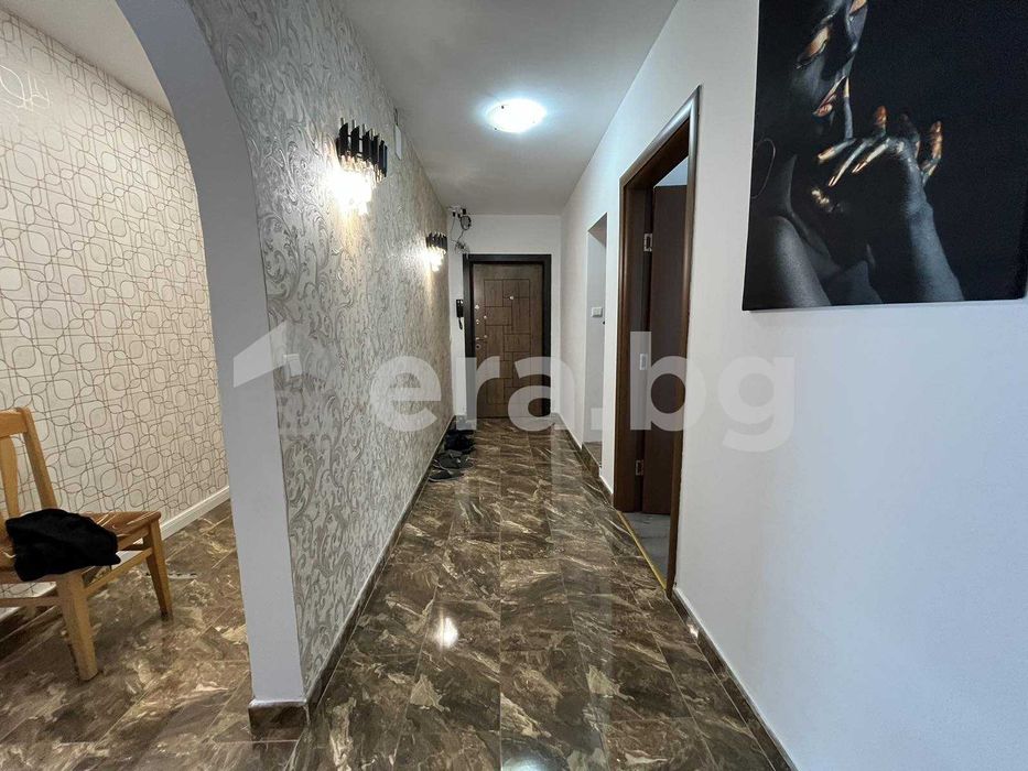 Дава се под наем Четиристаен апартамент в Варна, Лятно кино Тракия - 102 кв.м за 765 € - Снимка #3