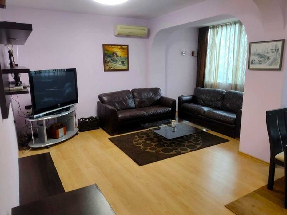 Дава се под наем Тристаен апартамент в Варна, Базар Левски - 90 кв.м за 765 € - Снимка #1