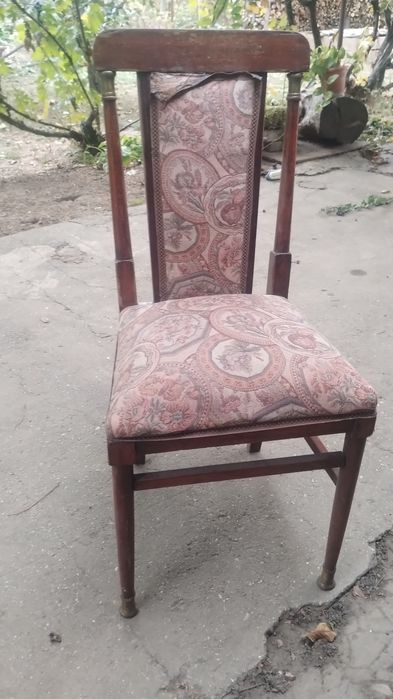 Vand  mobila veche Lengyel, masa cu șase scaune si doua dulapuri cu oglinzi, in stare buna