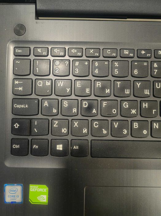 Лаптоп Lenovo, със забележка