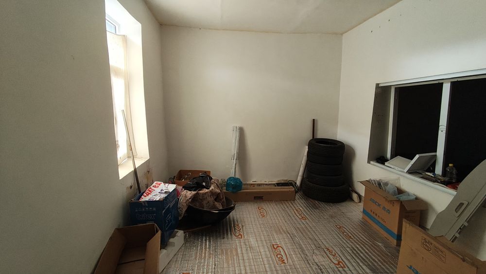 Buxoro shaxrida joylashgan 23 sotixdan iborat  noturar bino sotiladii.