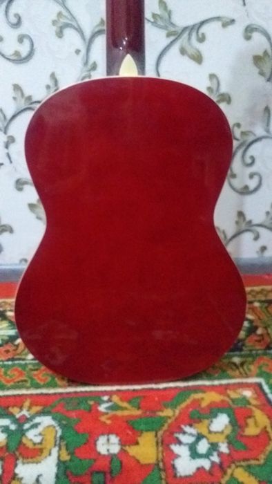 Klassik gitara sotiladi