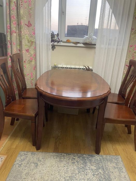 Стол со стульями
