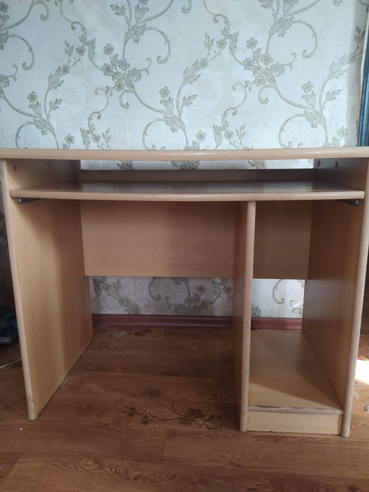 Стол компьютерный