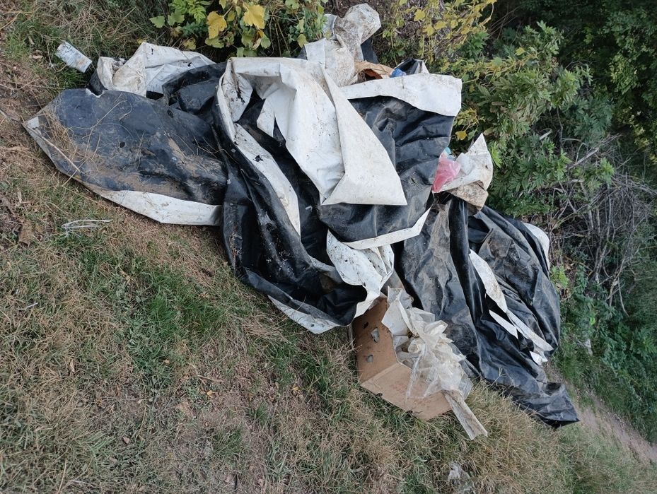 Почистване на мази тавански помещтения