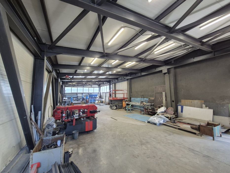 Дава се под наем Промишлена сграда в София, Малашевци - 1350 кв.м за 3264 € - Снимка #1