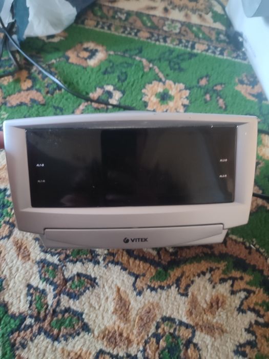 Часы Vitek с радиоприёмником