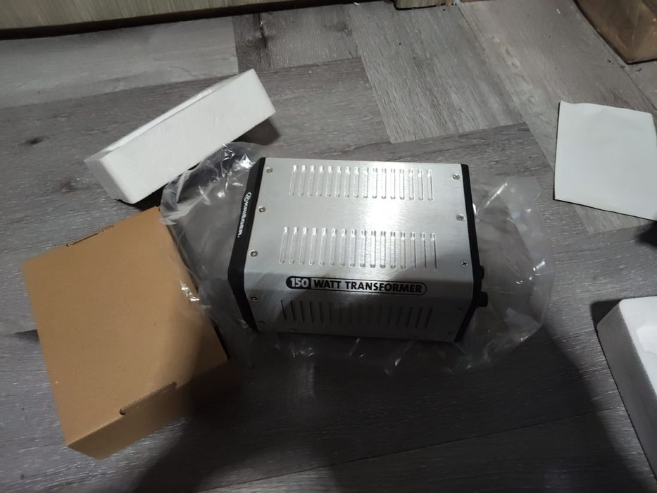 Transformator de tensiune 150 W 110/120 v pana la 220/240 v