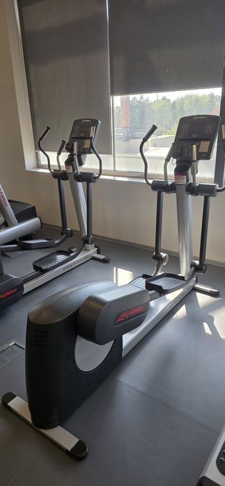 Benda alergare profesionala life fitness