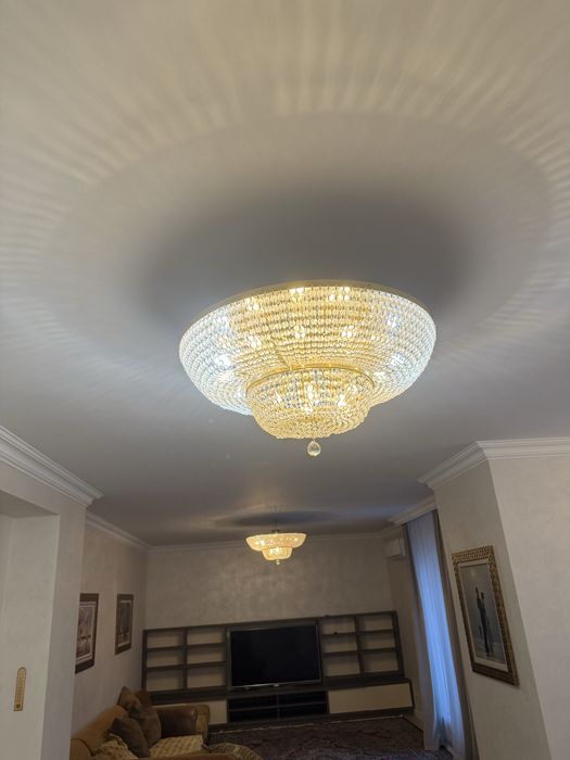 Две люстры состояние отличное