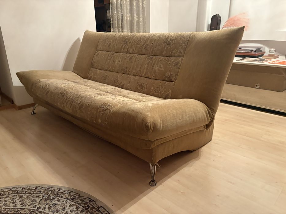 Диван + кресло ( с полушками и чехлами)