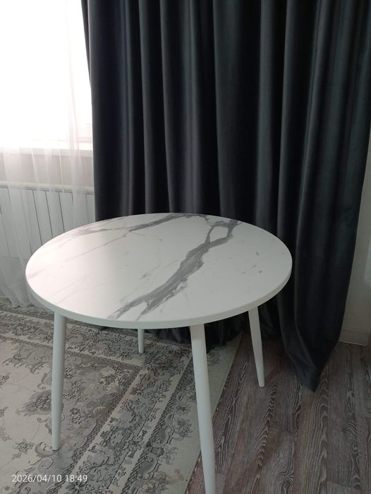 Продается стол и детский столик кормилка