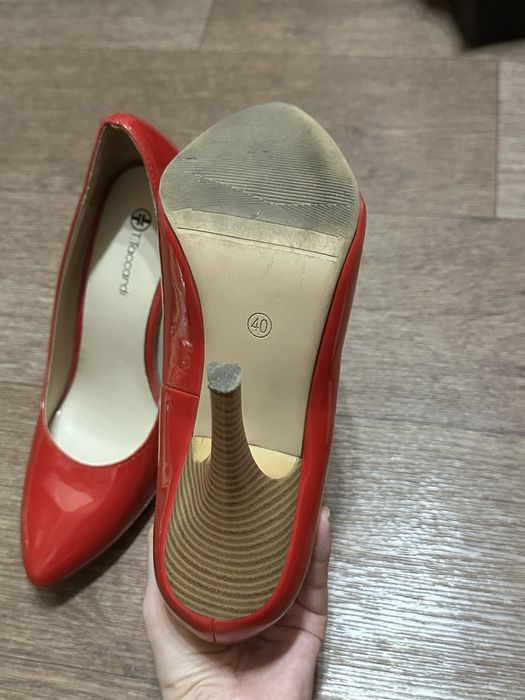 Туфли красного цвета