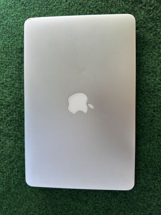 Macbook Air 11”  Mid 2013 i5