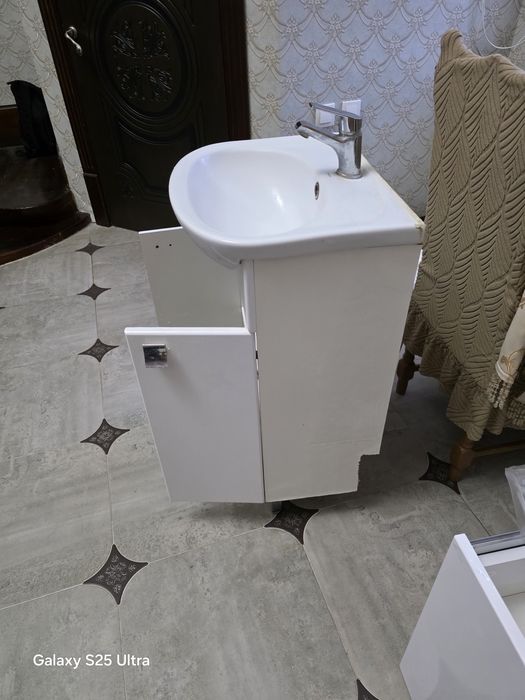 Продам раковину  с тумбой