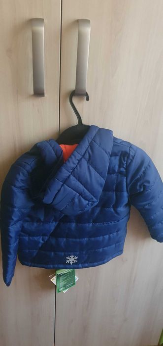 Яке тъмно-синьо момче