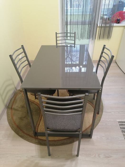 Кухненска маса  стъклена сива и столове