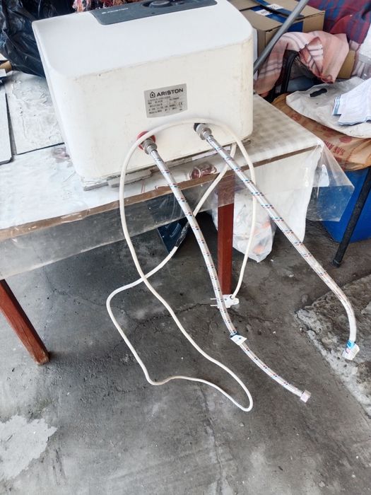 Бойлер Аристон 10л