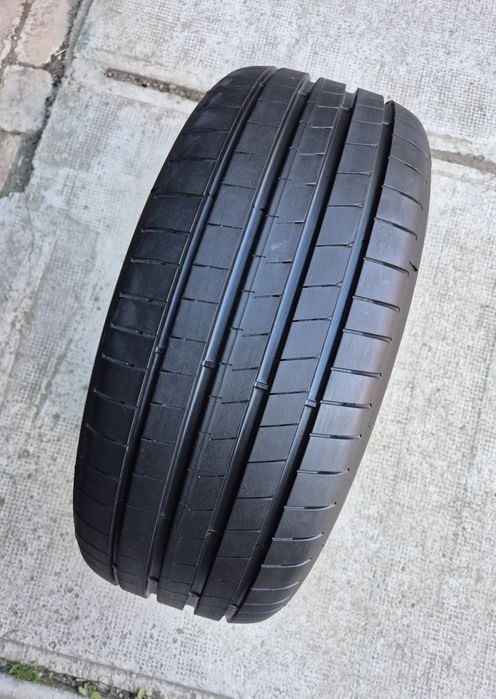 O bucată 225/45 R18 vară - una Goodyear Bridgestone
