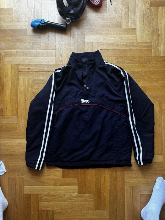 Lonsdale анорак размер М с малка дупка