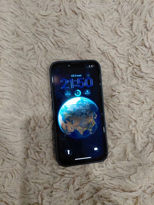 Продам Iphone 13