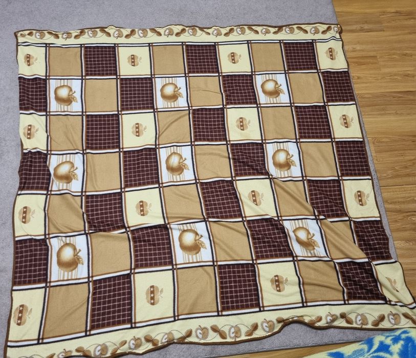 Пледы разных расцветок и размеров, б/у