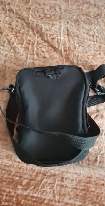 Оригинална чанта на адидас през рамо може да се носи има два Джоба