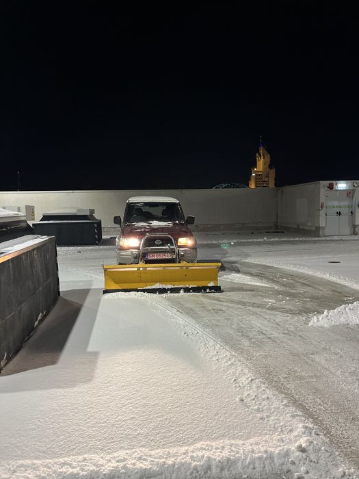 Hyundai Galloper deszapezire dotat cu lama de dezapezit