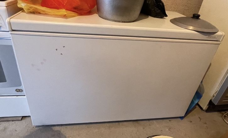 Продам витринный холодильник и морозильник