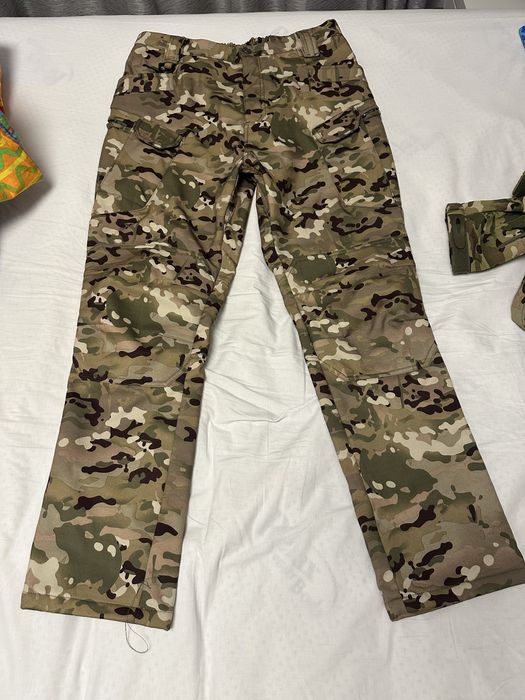 Costum tactic impermeabil, calduros: geaca si pantaloni camuflaj verde