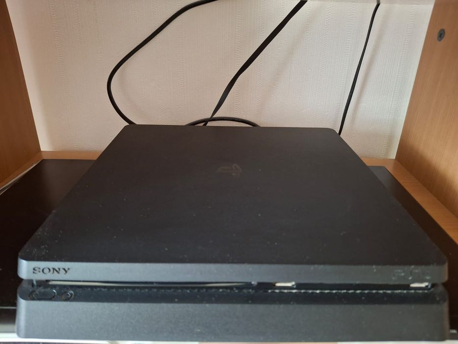 Продам PS 4 slim 1TB