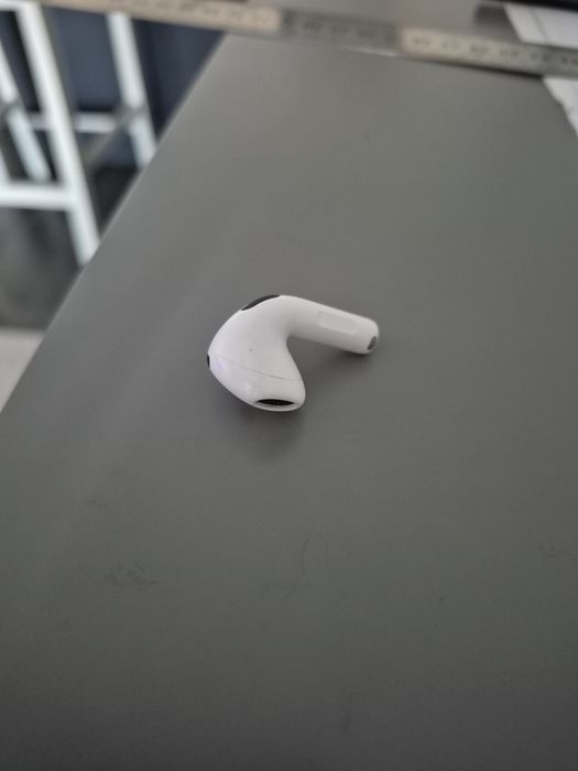 Левый наушник airpods 4