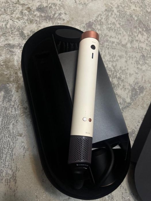 Продам дайсоны есть утюжок , фен ,