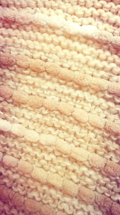 Ръчно плетена вълнена жилетка