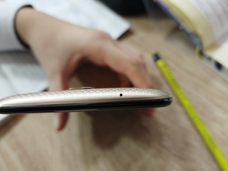 Телефон LG робочий
