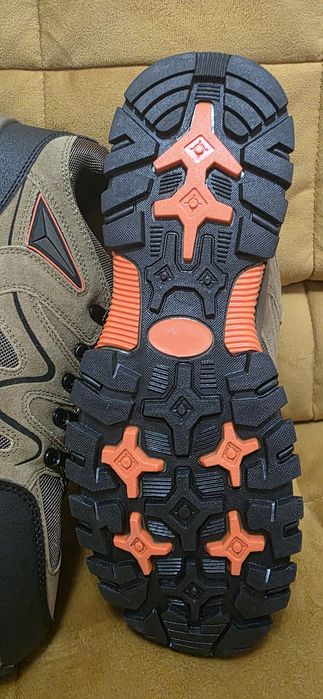 Мужские  кросовки 47 размера.