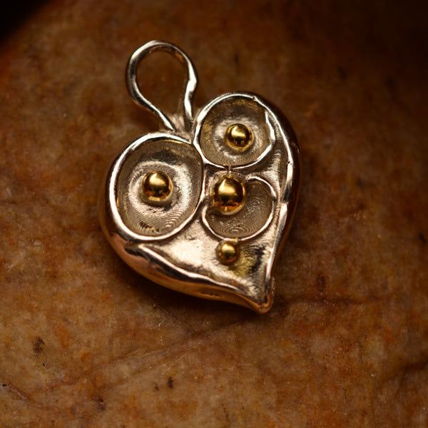 Ръчно изработен сребърен медальон 925 „Сърце с капчици роса“